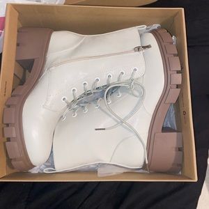 Women’s cargo boots - size 8 - never worn before